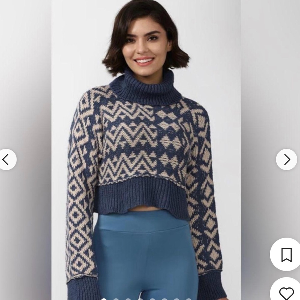 Forever 21 cropped sweater-size S
